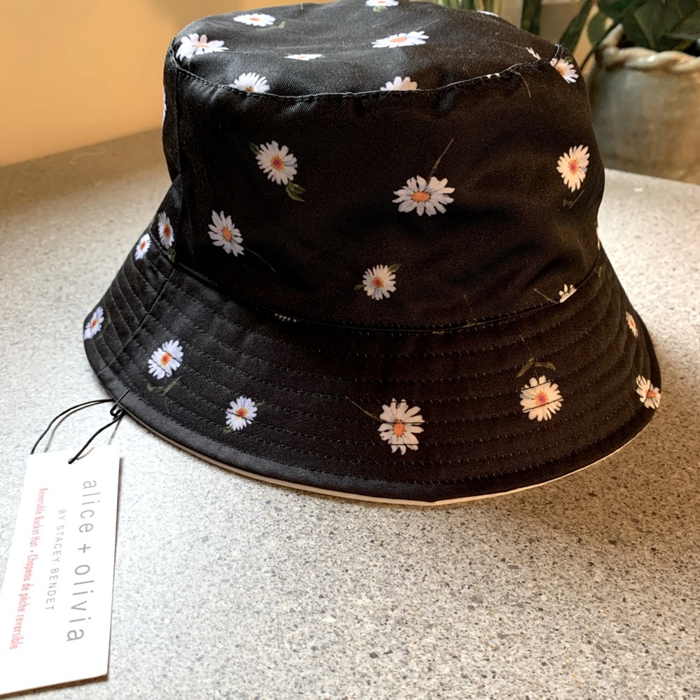 Alice + Olivia Reversible Bucket Hat New with Tags